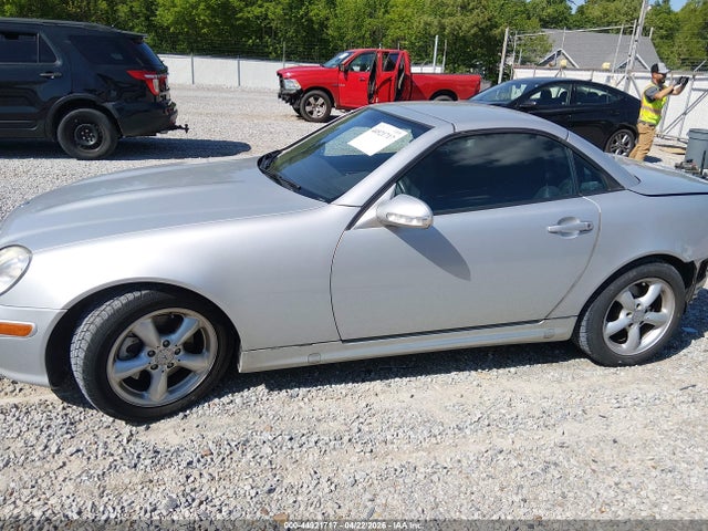 44921717 :رقم المزاد ، WDBKK65F21F210194 vin ، 2001 Mercedes-benz Slk 320 مزاد بيع