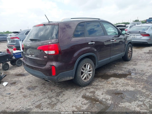 Auction sale of the 2015 Kia Sorento Lx, vin: 5XYKT3A64FG662171, lot number: 44921722