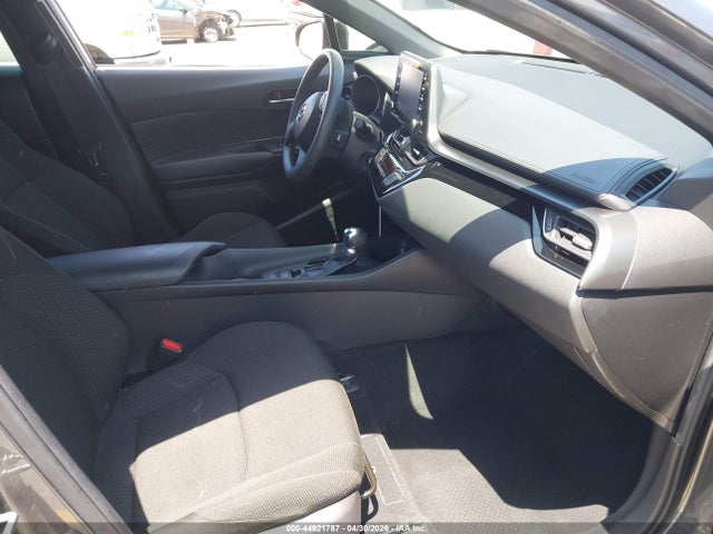 JTNKHMBX6K1030986 Toyota C-HR LE