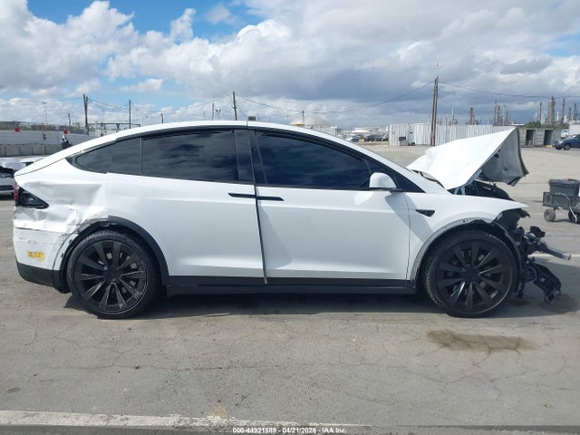 2022 Tesla Model X Dual Motor All-wheel Drive მანქანა იყიდება აუქციონზე, vin: 7SAXCBE56NF336463, აუქციონის ნომერი: 44921889
