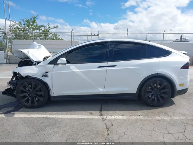 2022 Tesla Model X Dual Motor All-wheel Drive მანქანა იყიდება აუქციონზე, vin: 7SAXCBE56NF336463, აუქციონის ნომერი: 44921889