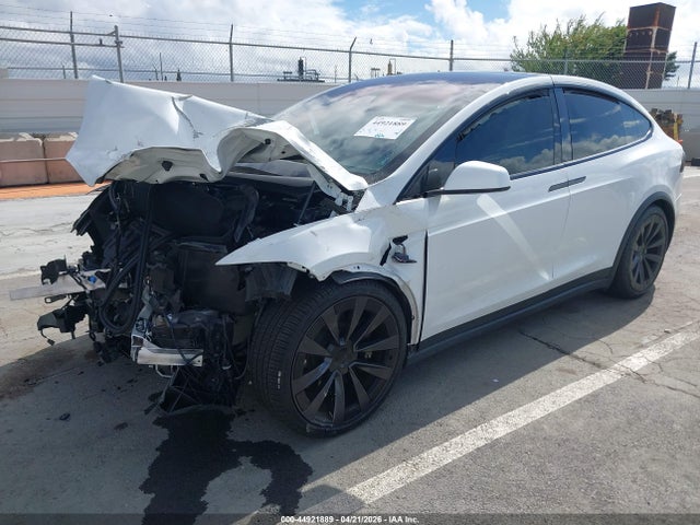 2022 Tesla Model X Dual Motor All-wheel Drive მანქანა იყიდება აუქციონზე, vin: 7SAXCBE56NF336463, აუქციონის ნომერი: 44921889
