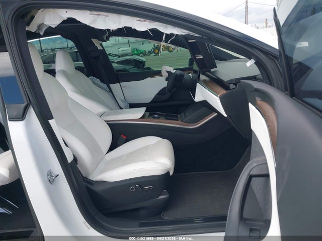 2022 Tesla Model X Dual Motor All-wheel Drive მანქანა იყიდება აუქციონზე, vin: 7SAXCBE56NF336463, აუქციონის ნომერი: 44921889