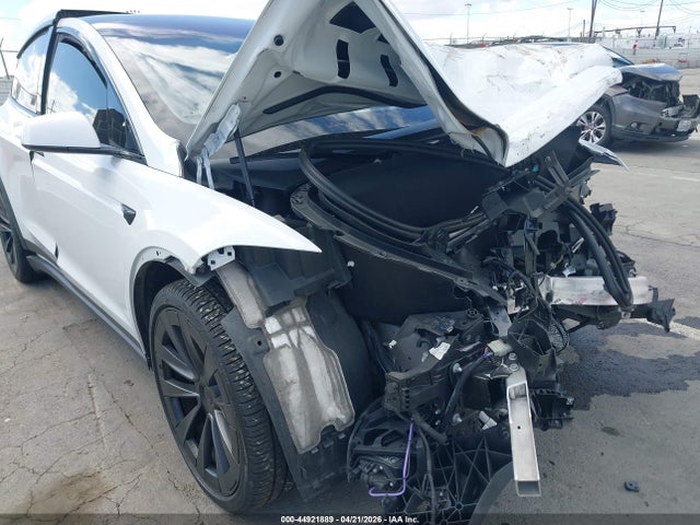 2022 Tesla Model X Dual Motor All-wheel Drive მანქანა იყიდება აუქციონზე, vin: 7SAXCBE56NF336463, აუქციონის ნომერი: 44921889