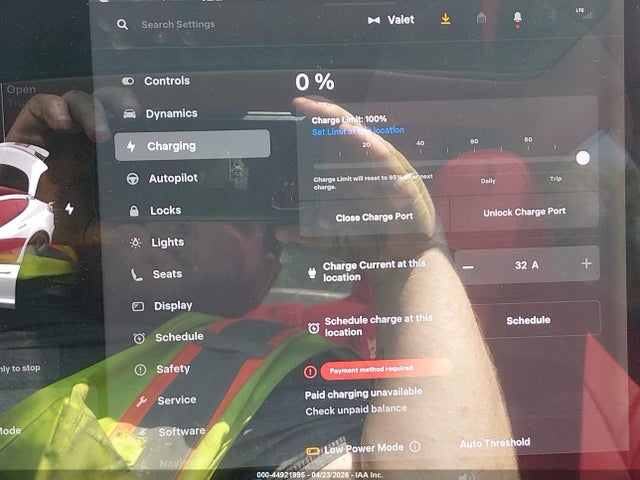 44921995 :رقم المزاد ، 5YJ3E1EA3JF165825 vin ، 2018 Tesla Model 3 Long Range/mid Range مزاد بيع