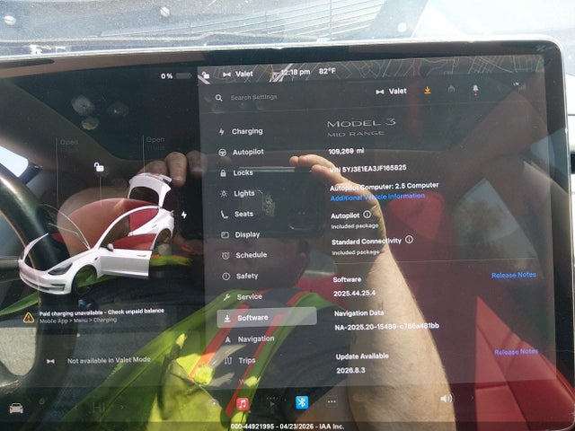 44921995 :رقم المزاد ، 5YJ3E1EA3JF165825 vin ، 2018 Tesla Model 3 Long Range/mid Range مزاد بيع