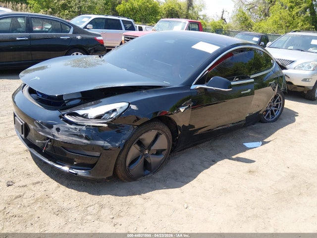 44921995 :رقم المزاد ، 5YJ3E1EA3JF165825 vin ، 2018 Tesla Model 3 Long Range/mid Range مزاد بيع