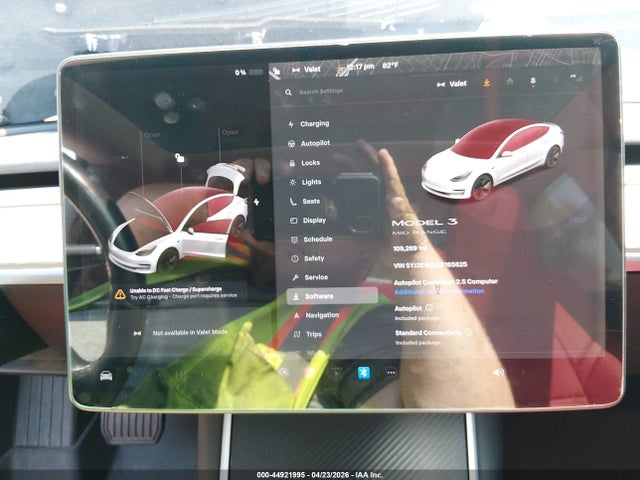 44921995 :رقم المزاد ، 5YJ3E1EA3JF165825 vin ، 2018 Tesla Model 3 Long Range/mid Range مزاد بيع