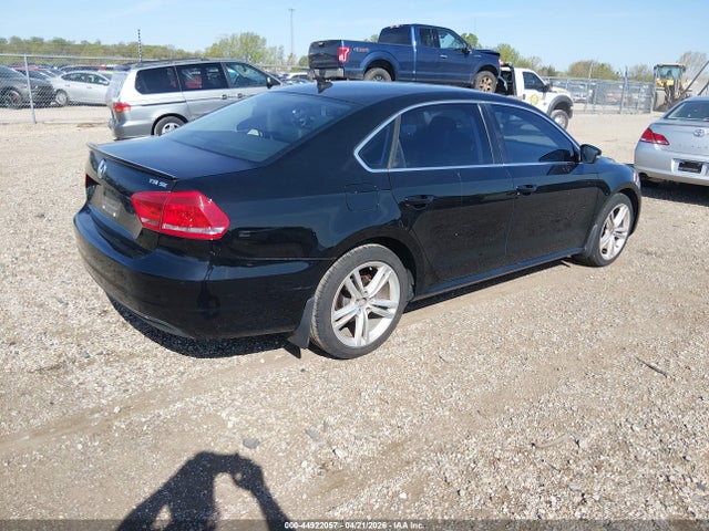 2014 Volkswagen Passat 1.8t Se მანქანა იყიდება აუქციონზე, vin: 1VWBS7A36EC033608, აუქციონის ნომერი: 44922057