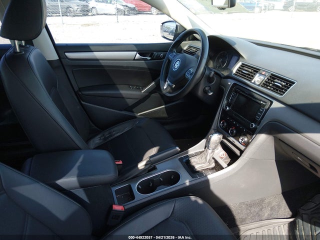 2014 Volkswagen Passat 1.8t Se მანქანა იყიდება აუქციონზე, vin: 1VWBS7A36EC033608, აუქციონის ნომერი: 44922057