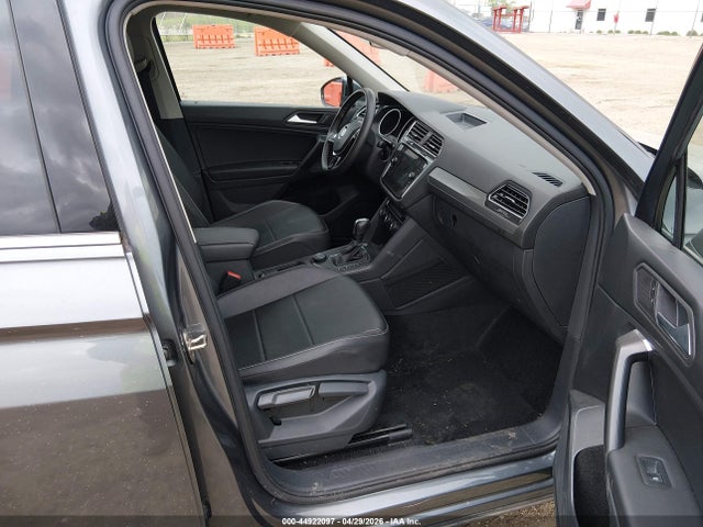 2021 Volkswagen Tiguan 2.0t Se/2.0t Se R-line Black/2.0t Sel მანქანა იყიდება აუქციონზე, vin: 3VV2B7AX8MM124285, აუქციონის ნომერი: 44922097