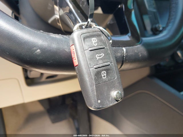 Auction sale of the 2016 Volkswagen Jetta 1.8t Sel, vin: 3VWL07AJ2GM221634, lot number: 44922600