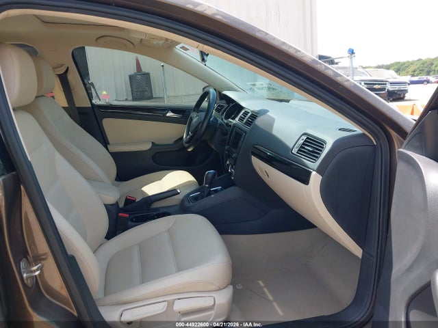 Auction sale of the 2016 Volkswagen Jetta 1.8t Sel, vin: 3VWL07AJ2GM221634, lot number: 44922600