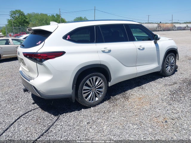 5TDFZRBH6MS087588 Toyota Highlander Platinum