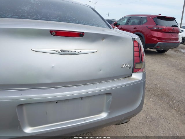 2014 Chrysler 300 S მანქანა იყიდება აუქციონზე, vin: 2C3CCABG4EH264642, აუქციონის ნომერი: 44922724