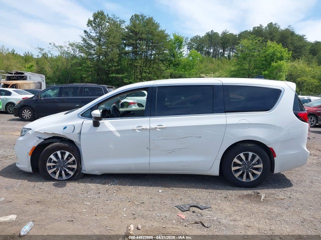 2023 Chrysler Pacifica Hybrid Touring L მანქანა იყიდება აუქციონზე, vin: 2C4RC1L72PR575813, აუქციონის ნომერი: 44922805