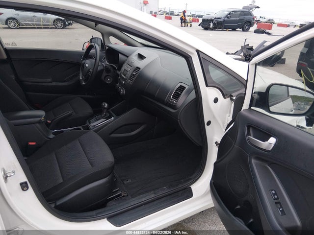 44922824 :رقم المزاد ، 3KPFK4A70HE110105 vin ، 2017 Kia Forte Lx مزاد بيع