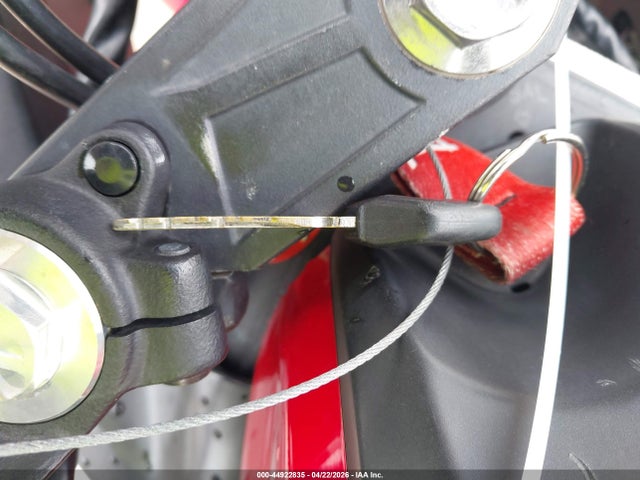 Yamaha YZFR3 2015 MH3RH06Y5FK002340 Image 11