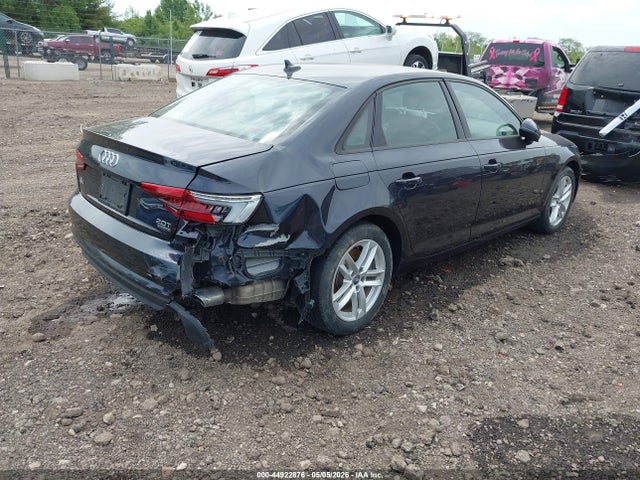 Продаж на аукціоні авто 2017 Audi A4 2.0t Premium, vin: WAUANAF40HN034473, номер лоту: 44922876