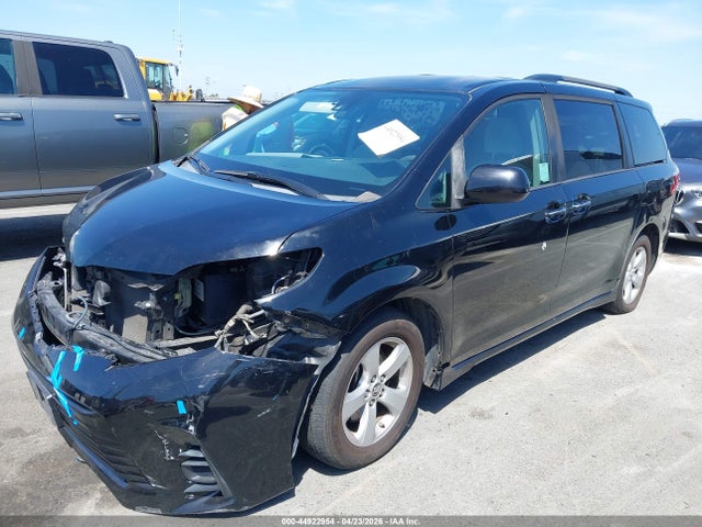 Toyota SIENNA LE 2020 5TDKZ3DC5LS029340 Image 2