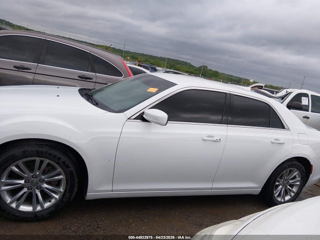 2019 Chrysler 300 Touring მანქანა იყიდება აუქციონზე, vin: 2C3CCAAG4KH727229, აუქციონის ნომერი: 44922975