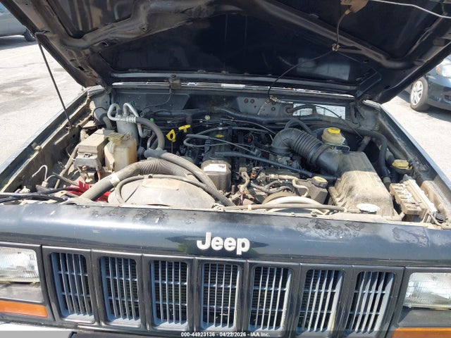 2001 Jeep Cherokee Sport მანქანა იყიდება აუქციონზე, vin: 1J4FT48S81L623875, აუქციონის ნომერი: 44923136