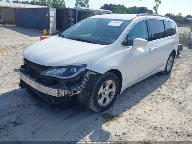 2017 Chrysler Pacifica Touring-l მანქანა იყიდება აუქციონზე, vin: 2C4RC1BG7HR506697, აუქციონის ნომერი: 44923166