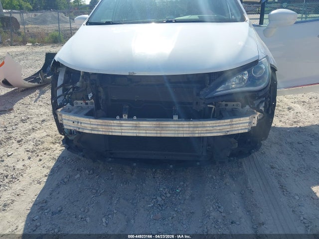 2017 Chrysler Pacifica Touring-l მანქანა იყიდება აუქციონზე, vin: 2C4RC1BG7HR506697, აუქციონის ნომერი: 44923166
