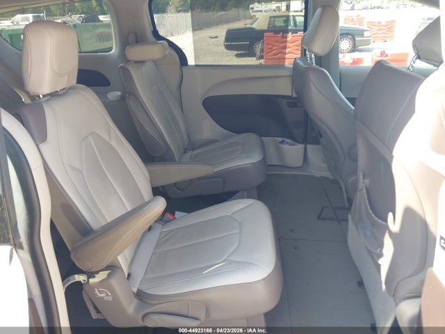 2017 Chrysler Pacifica Touring-l მანქანა იყიდება აუქციონზე, vin: 2C4RC1BG7HR506697, აუქციონის ნომერი: 44923166