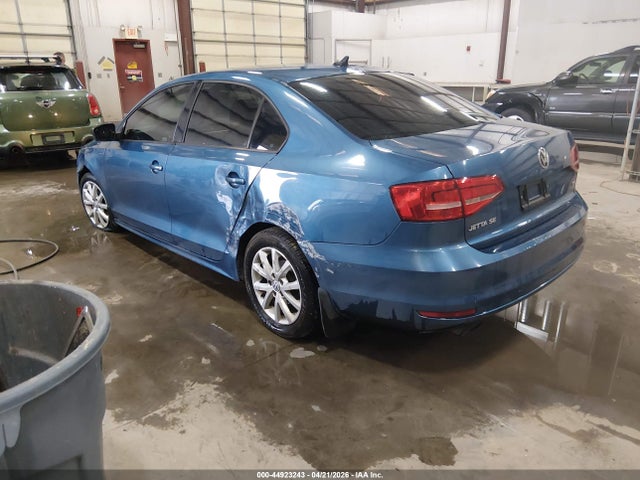 44923243 :رقم المزاد ، 3VWD07AJ1FM269953 vin ، 2015 Volkswagen Jetta 1.8t Se مزاد بيع