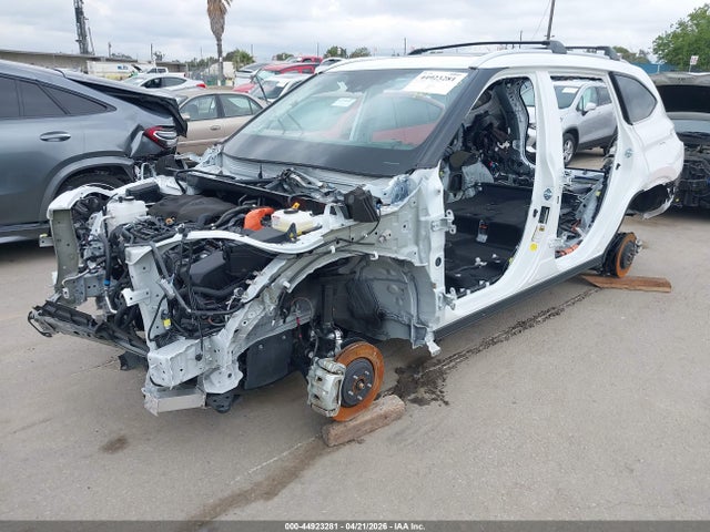 Toyota Highlander Hybrid Platinum 2025 5TDEBRCH0SS680634 Image 2