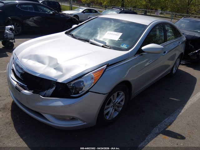 2013 Hyundai Sonata Gls მანქანა იყიდება აუქციონზე, vin: 5NPEB4AC5DH611666, აუქციონის ნომერი: 44923302