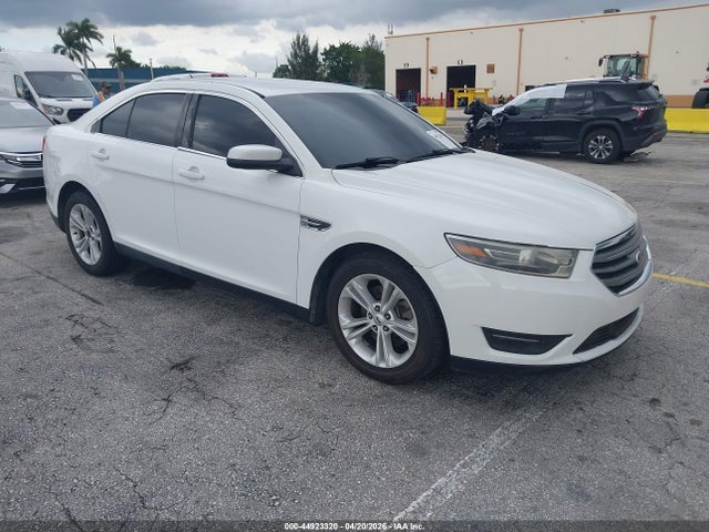 2014 Ford Taurus Sel მანქანა იყიდება აუქციონზე, vin: 1FAHP2E83EG173573, აუქციონის ნომერი: 44923320