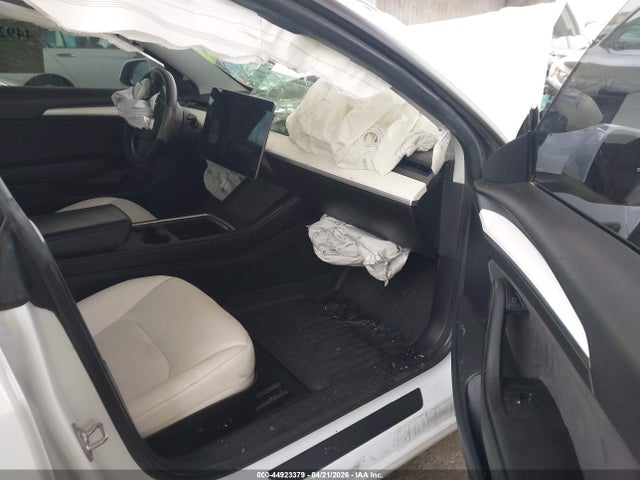 2021 Tesla Model 3 Standard Range Plus Rear-wheel Drive მანქანა იყიდება აუქციონზე, vin: 5YJ3E1EA4MF000824, აუქციონის ნომერი: 44923379