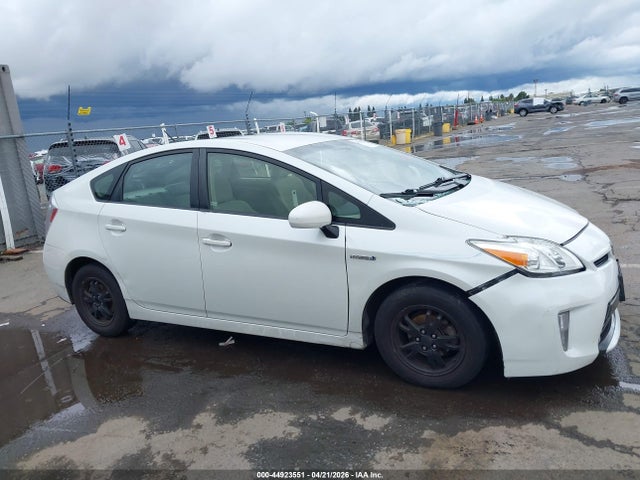 Toyota Prius Three 2014 JTDKN3DU6E1781939 Image 13