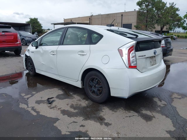 Toyota Prius Three 2014 JTDKN3DU6E1781939 Image 3