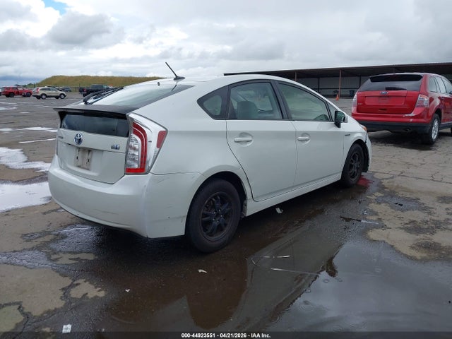 Toyota Prius Three 2014 JTDKN3DU6E1781939 Image 4