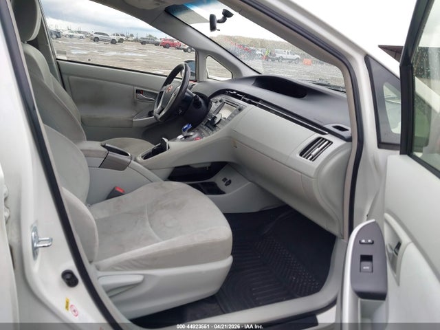 Toyota Prius Three 2014 JTDKN3DU6E1781939 Image 5