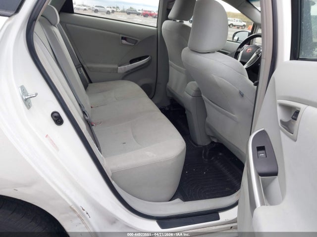 Toyota Prius Three 2014 JTDKN3DU6E1781939 Image 8