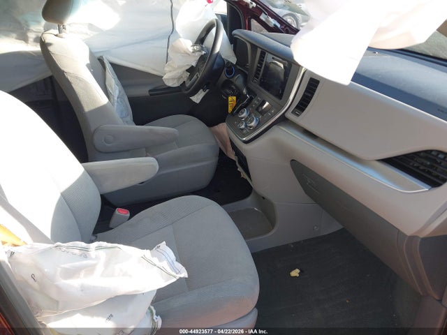 44923577 :رقم المزاد ، 5TDZK3DC5GS733904 vin ، 2016 Toyota Sienna L 7 Passenger مزاد بيع