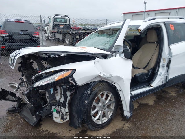 Auction sale of the 2017 Jeep Cherokee Latitude Fwd, vin: 1C4PJLCB8HW669071, lot number: 44923656