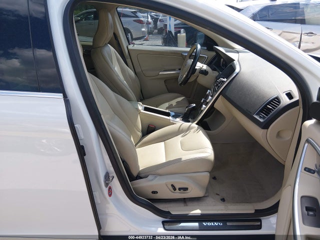 2016 Volvo Xc60 T5 Drive-e Premier მანქანა იყიდება აუქციონზე, vin: YV440MDK0G2782445, აუქციონის ნომერი: 44923732