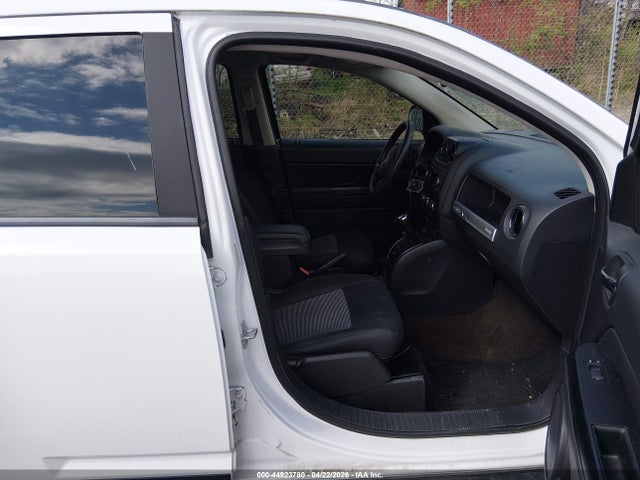 44923780 :رقم المزاد ، 1C4NJDBB4ED661250 vin ، 2014 Jeep Compass Sport مزاد بيع