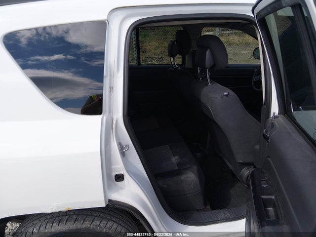 44923780 :رقم المزاد ، 1C4NJDBB4ED661250 vin ، 2014 Jeep Compass Sport مزاد بيع