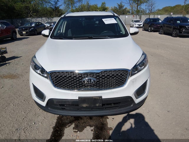 44923919 :رقم المزاد ، 5XYPG4A32JG425385 vin ، 2018 Kia Sorento 2.4l Lx مزاد بيع