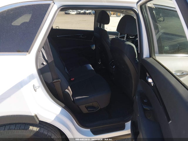 44923919 :رقم المزاد ، 5XYPG4A32JG425385 vin ، 2018 Kia Sorento 2.4l Lx مزاد بيع