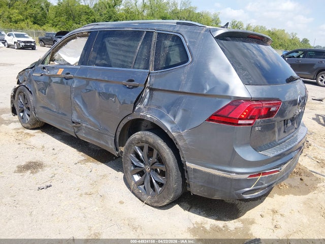 2022 Volkswagen Tiguan 2.0t Se მანქანა იყიდება აუქციონზე, vin: 3VV3B7AX5NM123472, აუქციონის ნომერი: 44924158