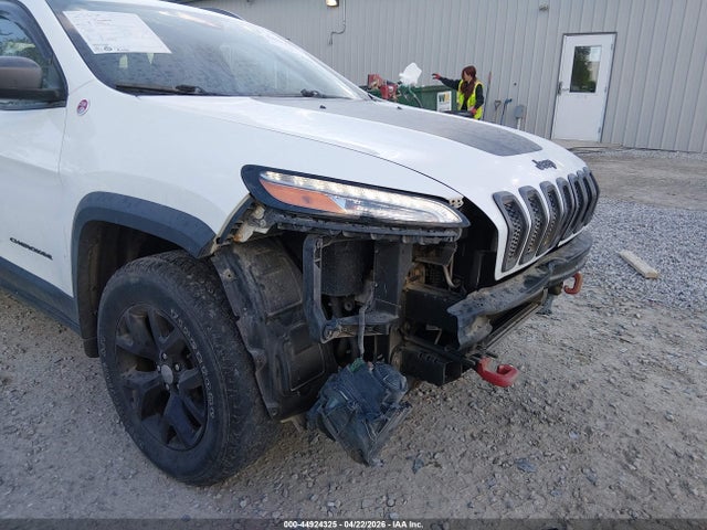 2016 Jeep Cherokee Trailhawk მანქანა იყიდება აუქციონზე, vin: 1C4PJMBB7GW246844, აუქციონის ნომერი: 44924325