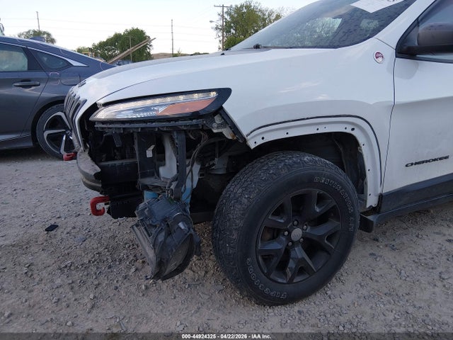 2016 Jeep Cherokee Trailhawk მანქანა იყიდება აუქციონზე, vin: 1C4PJMBB7GW246844, აუქციონის ნომერი: 44924325