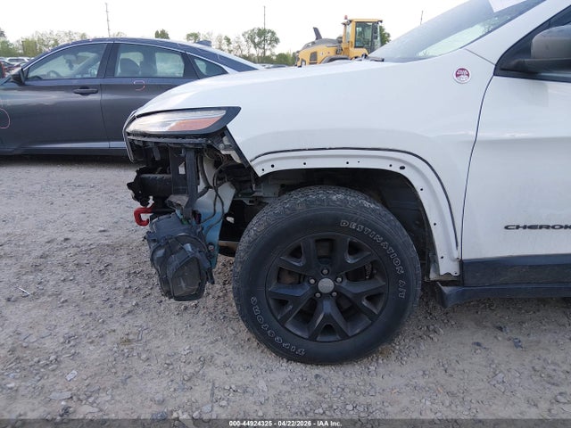 2016 Jeep Cherokee Trailhawk მანქანა იყიდება აუქციონზე, vin: 1C4PJMBB7GW246844, აუქციონის ნომერი: 44924325